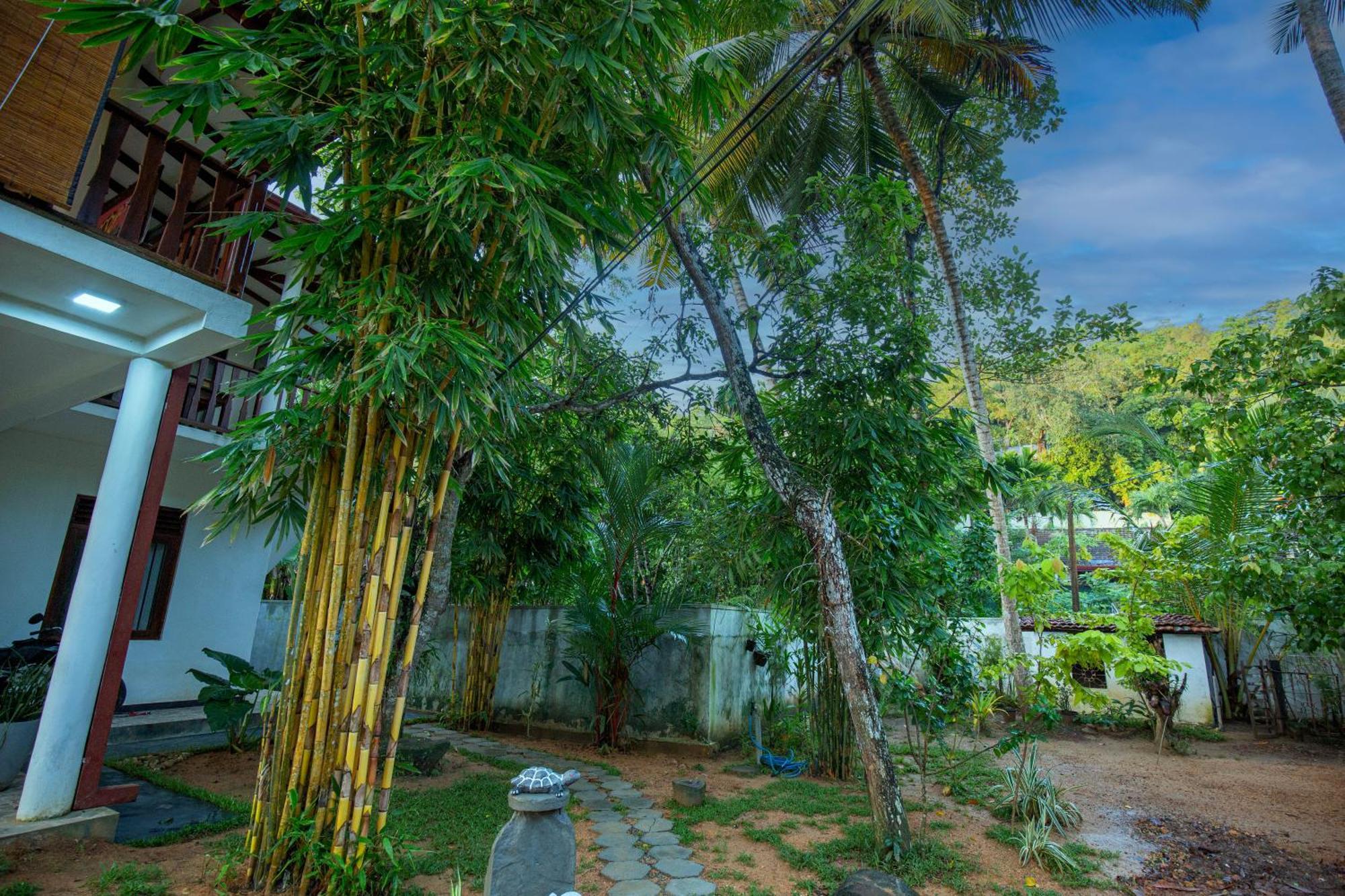 Turtle Lamp Hotel Unawatuna Exterior foto