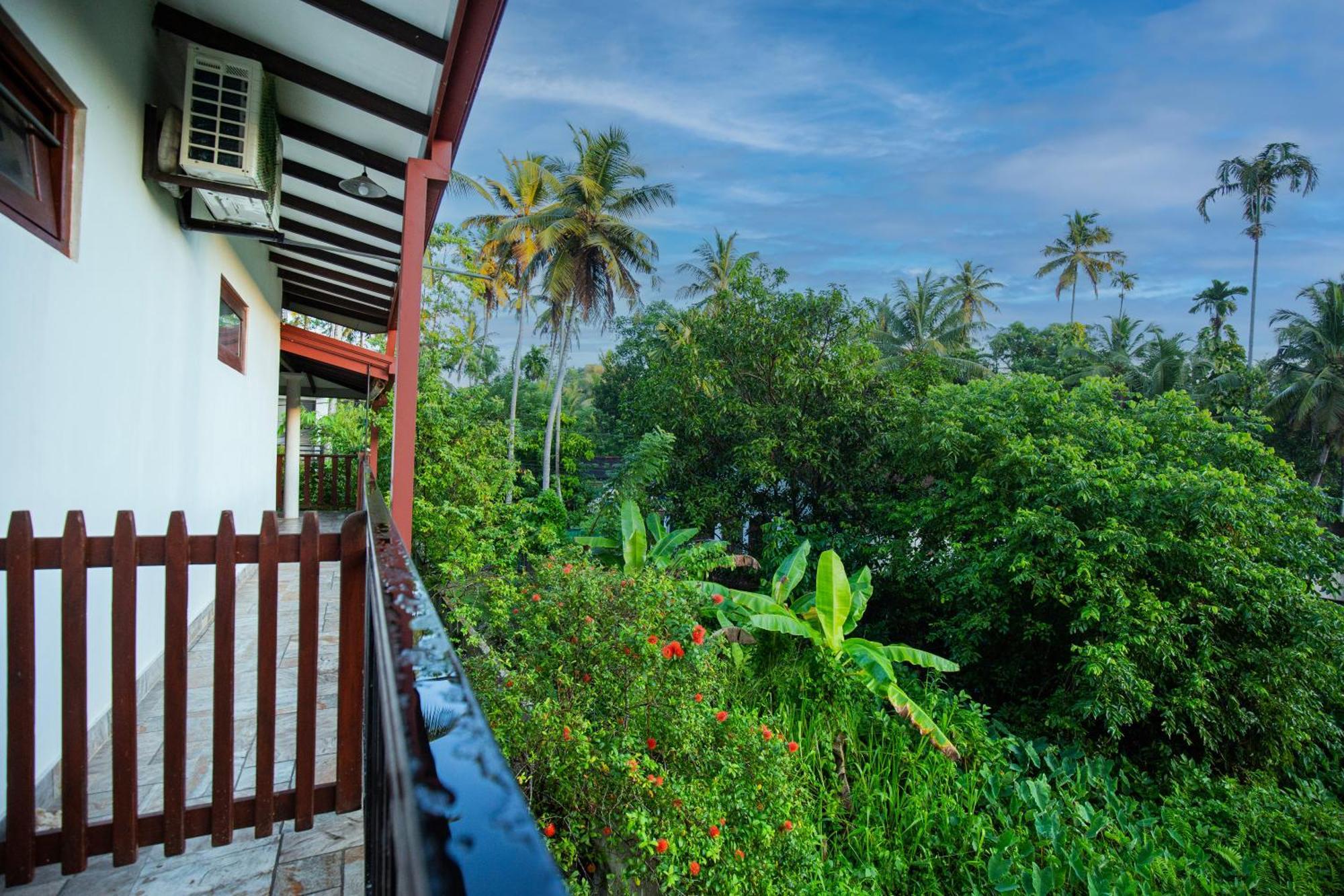 Turtle Lamp Hotel Unawatuna Exterior foto