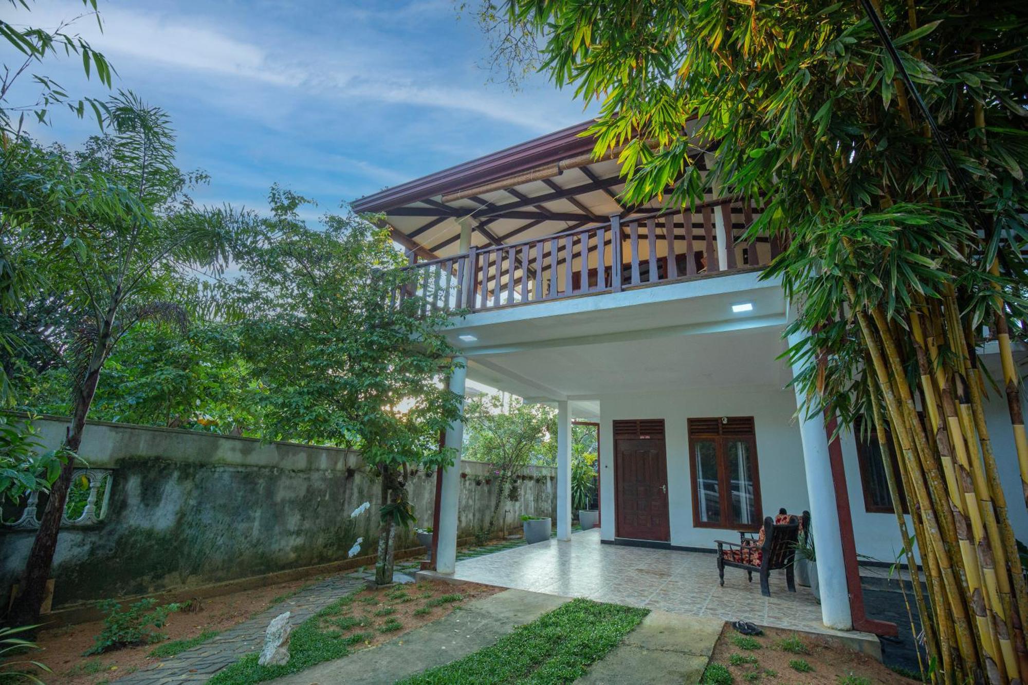 Turtle Lamp Hotel Unawatuna Exterior foto